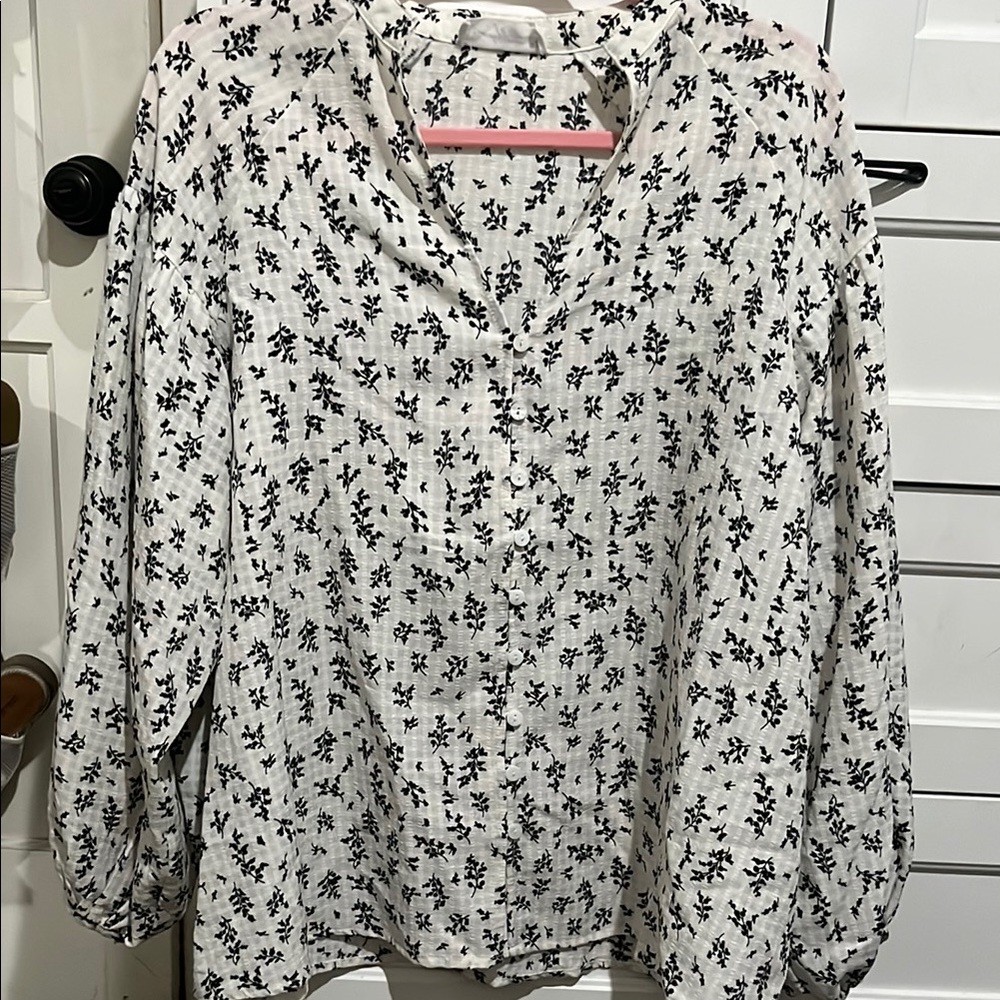 Carly Jean Los Angeles White and Black Buttoned Blouse with Mandarin Collar